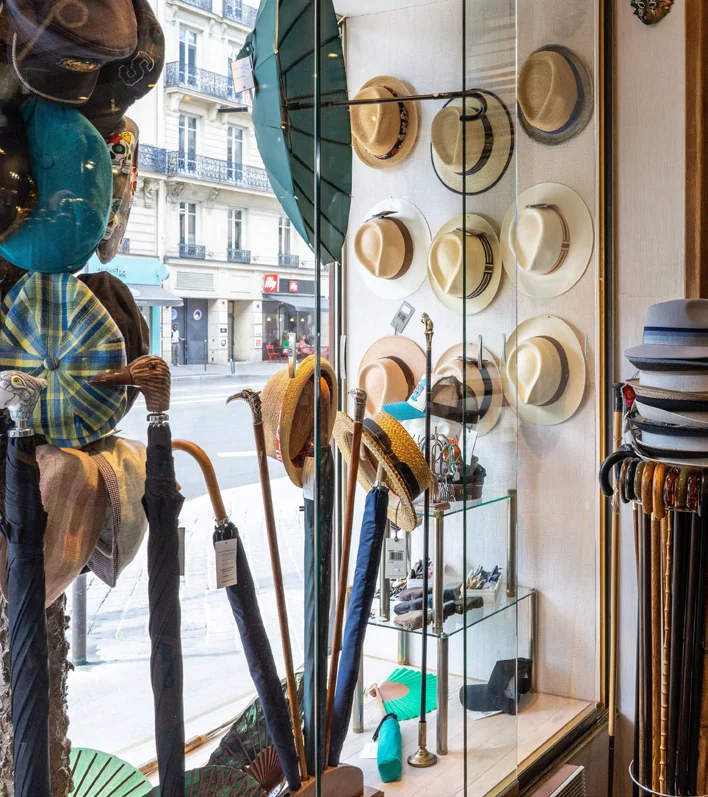 Chapeaux et cannes dans la boutique Antoine